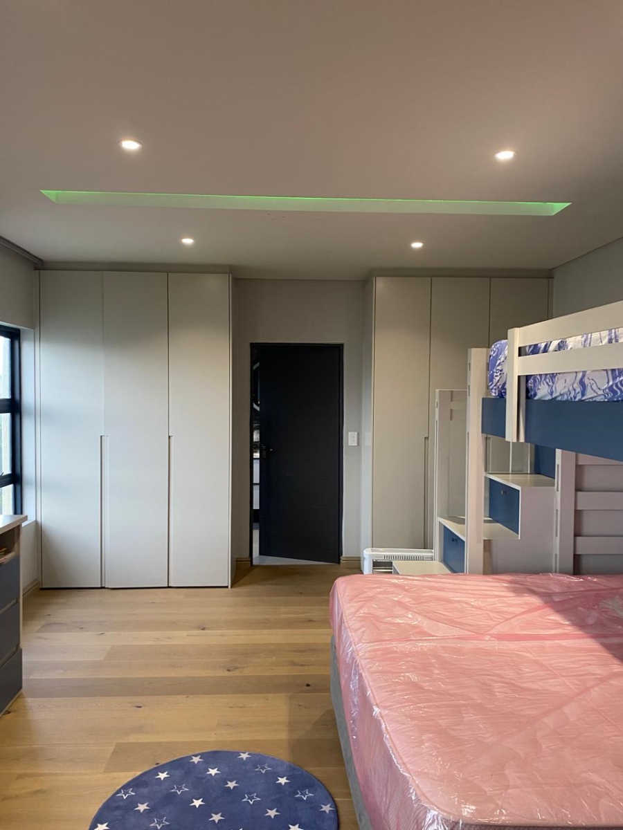 4 Bedroom Property for Sale in Rondebosch East Western Cape